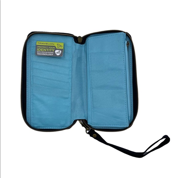 ✈️NWT Travelon Safe ID RFID Blocking Wristlet Wallet✈️ - Picture 2 of 6